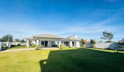 Casa em 3 terrenos em Atlântida Sul, Osório