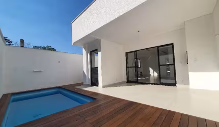 Sobrado Novo com 3 quartos a venda no Bairro Gloria em Joinville
