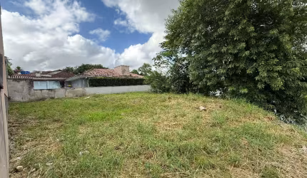 Terreno de esquina  a venda com 502m² a venda em rua asfaltada no bairro Panaguamirin-Joinville /SC R$ 200.000,00.