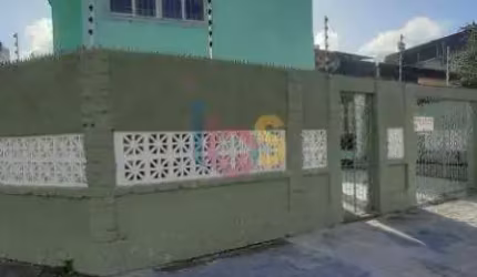 Vendo Casa com 4/4 na Cidade Nova