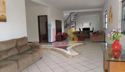 Linda Casa com Piscina no São Domingos