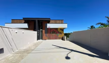 Casa com 3/4 em Condomínio Fechado