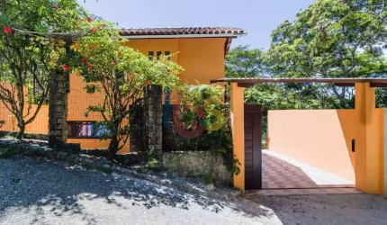 Casa Individual no Centro de Porto Seguro e Próximo da Avenida Mucugê