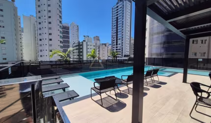 APARTAMENTO DIFERENCIADO, AMPLO, AREJADO E ILUNIMADO