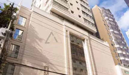 Cobertura localizada no Centro de Balneário Camboriú