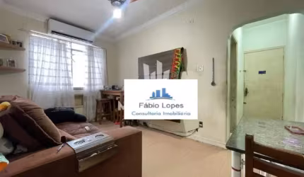 Apartamento 1ºandar, sacada, 2 quartos, 1 vaga de garagem , Bairro: Gonzaga , Cidade: Santos/SP