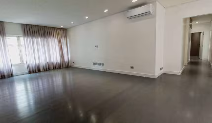 Apartamento para venda tem 180 metros quadrados com 3 quartos