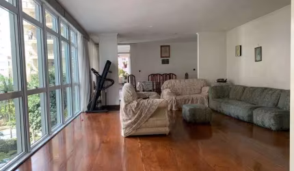 Apartamento amplo em Higienópolis