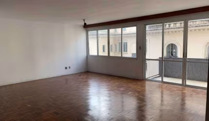 Belo apartamento em andar alto em Higienópolis