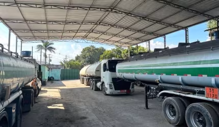 Barracão / Galpão / Depósito com 2 salas à venda na Estrada Velha do Pilar, 9877, Figueira, Duque de Caxias por R$ 750.000