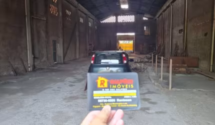 Barracão / Galpão / Depósito com 2 salas para alugar na RODOVIA RIO MAGÉ, 233, Vila Maria Helena, Duque de Caxias por R$ 15.000