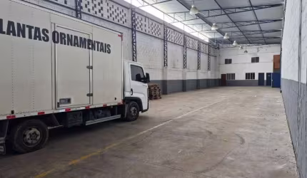 Barracão / Galpão / Depósito com 2 salas para alugar na Estrada da Ilha, Guaratiba, Rio de Janeiro por R$ 12.000