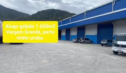 Barracão / Galpão / Depósito com 1 sala para alugar na Estrada dos Bandeirantes, Vargem Pequena, Rio de Janeiro por R$ 35.000