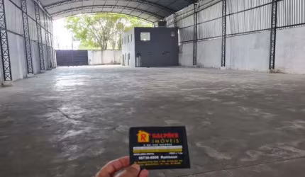 Barracão / Galpão / Depósito com 2 salas para alugar na Avenida Demétrio Ribeiro, 233, Figueira, Duque de Caxias por R$ 30.000