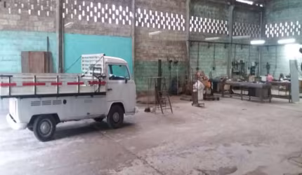 Barracão / Galpão / Depósito com 2 salas para alugar na Avenida Demétrio Ribeiro, Figueira, Duque de Caxias por R$ 15.000