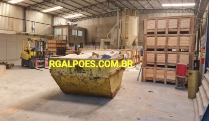 Barracão / Galpão / Depósito com 2 salas para alugar na Avenida Demétrio Ribeiro, 321, Figueira, Duque de Caxias por R$ 10.000