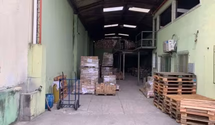 Barracão / Galpão / Depósito com 2 salas para alugar na Avenida Brasil, 1223, Braz de Pina, Rio de Janeiro por R$ 4.000