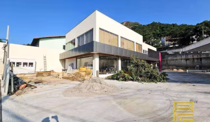 Loja em Posto Ipiranga para alugar em São Francisco - Niterói/RJ, 115 m² por R$ 15.000/mês