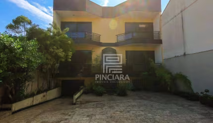 Casa com 4 apartamentos de 3 quartos cada mais porão, à venda, 600 m² por R$ 2.200.000 - Camboinhas - Niterói/RJ