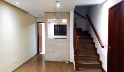 Linda Casa Sobrado de 144m² de 2 quartos, sendo 1 suíte e 2 vagas de garagem em Monte Alegre - Taboão da Serra