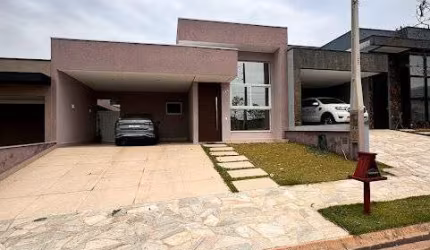 Linda casa térrea com 03 Dormitórios suíte