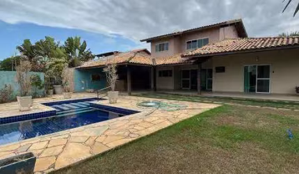 Casa de condomínio para venda possui 280 metros quadrados com 4 quartos