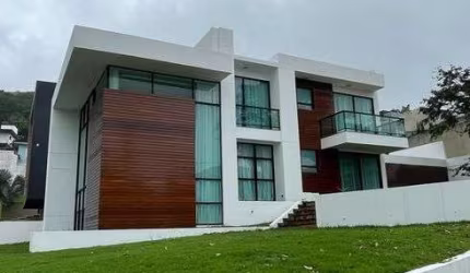 Casa de condomínio para venda possui 266 metros quadrados com 4 quartos em Lagoa - Macaé - RJ