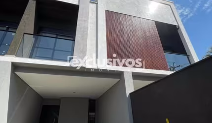 Imperdível! Sobrado com 1 suíte mais 2 quartos no Anita Garibaldi de R$ 700.000,00