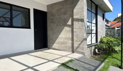 Sobrado a venda com 2 suites mais 1 quarto no bairro Saguaçu Joinville SC