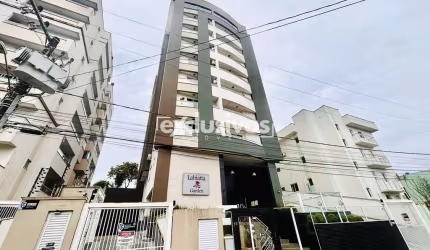 Apartamento Mobiliado c/ 2 qtos, com elevador no Bom Retiro por 379 mil