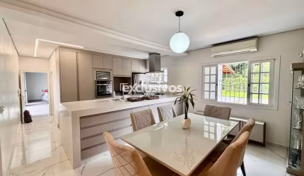 Casa a venda no bairro Glória com 1 suíte mais 2 quartos por R$2.500.00,00