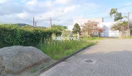 Terreno à venda no bairro no bairro Petrópolis em Joinville, medindo 481 m² por R$280.000,00