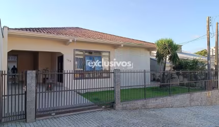Casa à venda no bairro Guanabara em Joinville,  com 3 quartos sendo uma suíte por R$780.000,0