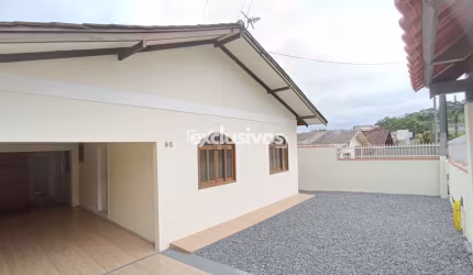 Casa averbada a venda no bairro Costa e Silva por R$489.900,00