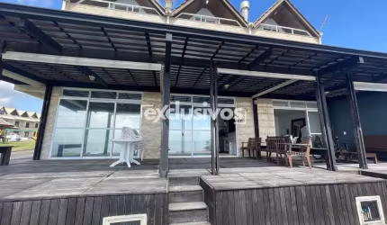Sobrado geminado triplex em condomínio com 3 suítes à venda no bairro Itajuba em Barra Velha-SC por R$ 1.500.000,00.
