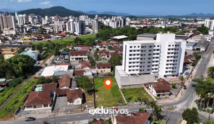 Amplo terreno plano no bairro Floresta à venda por R$ 890.000,00