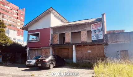 Imóvel comercial em terreno plano de 800 m² no bairro Anita Garibaldi