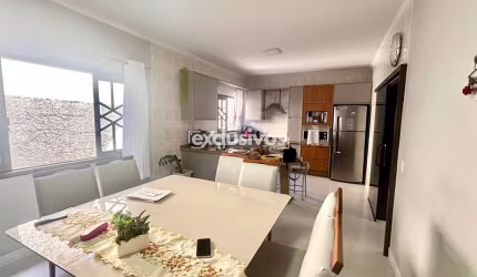 Excelente Casa no Itaum com energia solar e 4 quartos, analisa permuta!