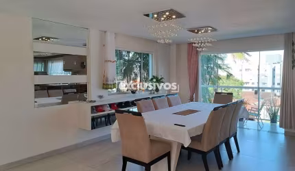 Casa alto padrão   à venda no Iririú com 3 quartos sendo uma suíte, e 2 demi suítes por R$1.350.000,00