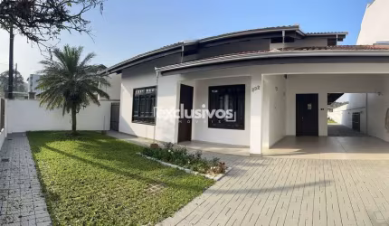 Maravilhosa Casa Averbada com 1 Suíte + 3 qtos  no Bairro Santo Antônio em promoção.