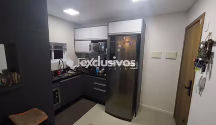 Apartamento lindão com Elevador semi mobiliado no Aventureiro por 298 mil!
