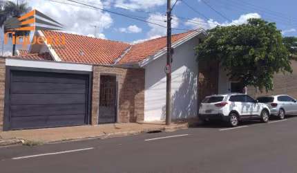 Casa com 4 dormitórios à venda, 212 m² por R$ 800.000,00 - Centro - Barretos/SP