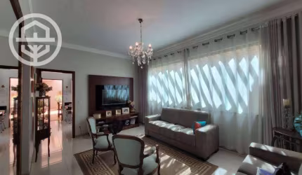 Casa com 3 dormitórios à venda, 223 m² por R$ 1.200.000,00 - Centro - Barretos/SP