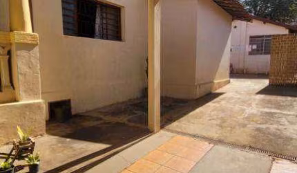 Casa com 4 dormitórios à venda, 260 m² por R$ 680.000,00 - Centro - Barretos/SP