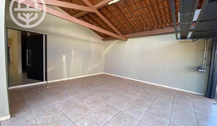 Excelente casa à venda com 3 dormitórios, próximo a Avenida Frade Monte