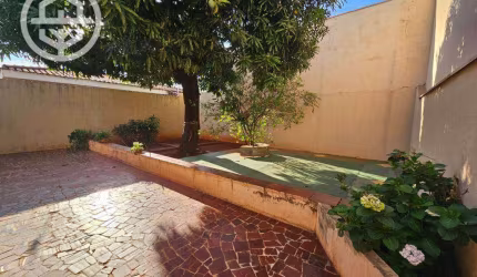 Casa com 3 dormitórios, 177 m² - venda por R$ 430.000,00 ou aluguel por R$ 2.300,00/mês - Gonçalves - Barretos/SP