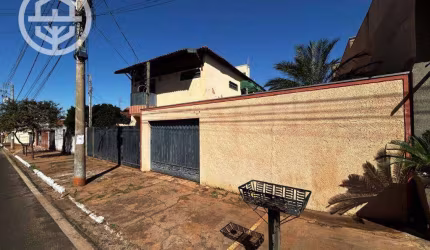 Casa com 4 dormitórios à venda, 257 m² por R$ 650.000,00 - Centro - Barretos/SP