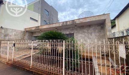 Casa com 3 dormitórios à venda, 175 m² por R$ 750.000,00 - Centro - Barretos/SP