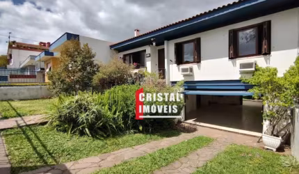 Casa 3 dormitórios com Suíte e piscina  no Bairro Cristal - CV1987