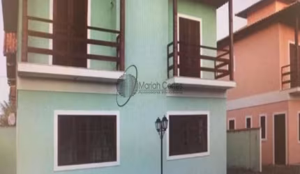 Ótima casa duplex em condomínio.